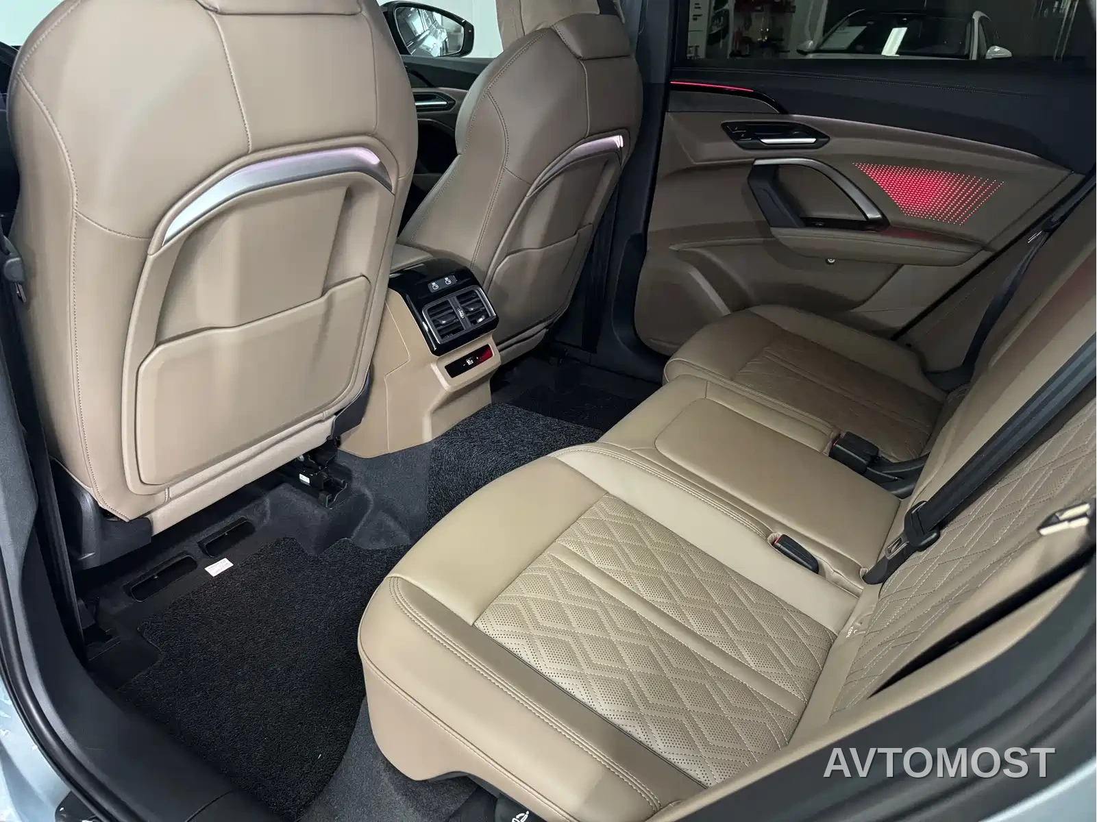 Audi Q5L 2026 Luxury Sport 150kW — фото 7