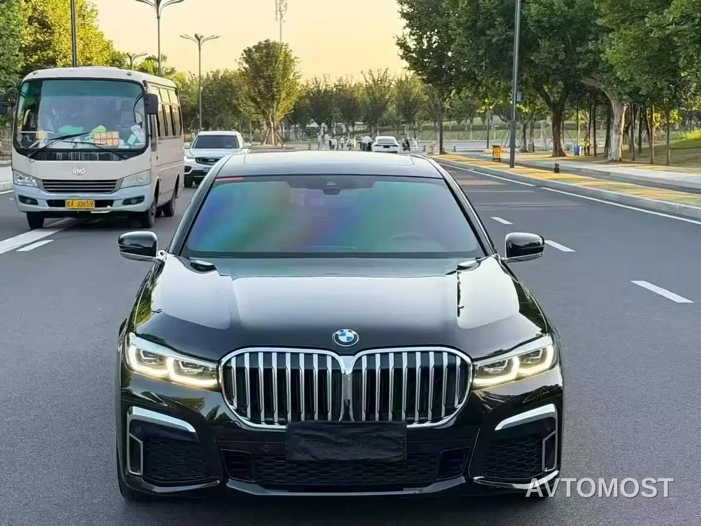 BMW 7 Series 2021 Model 730Li M Sport Package — фото 2