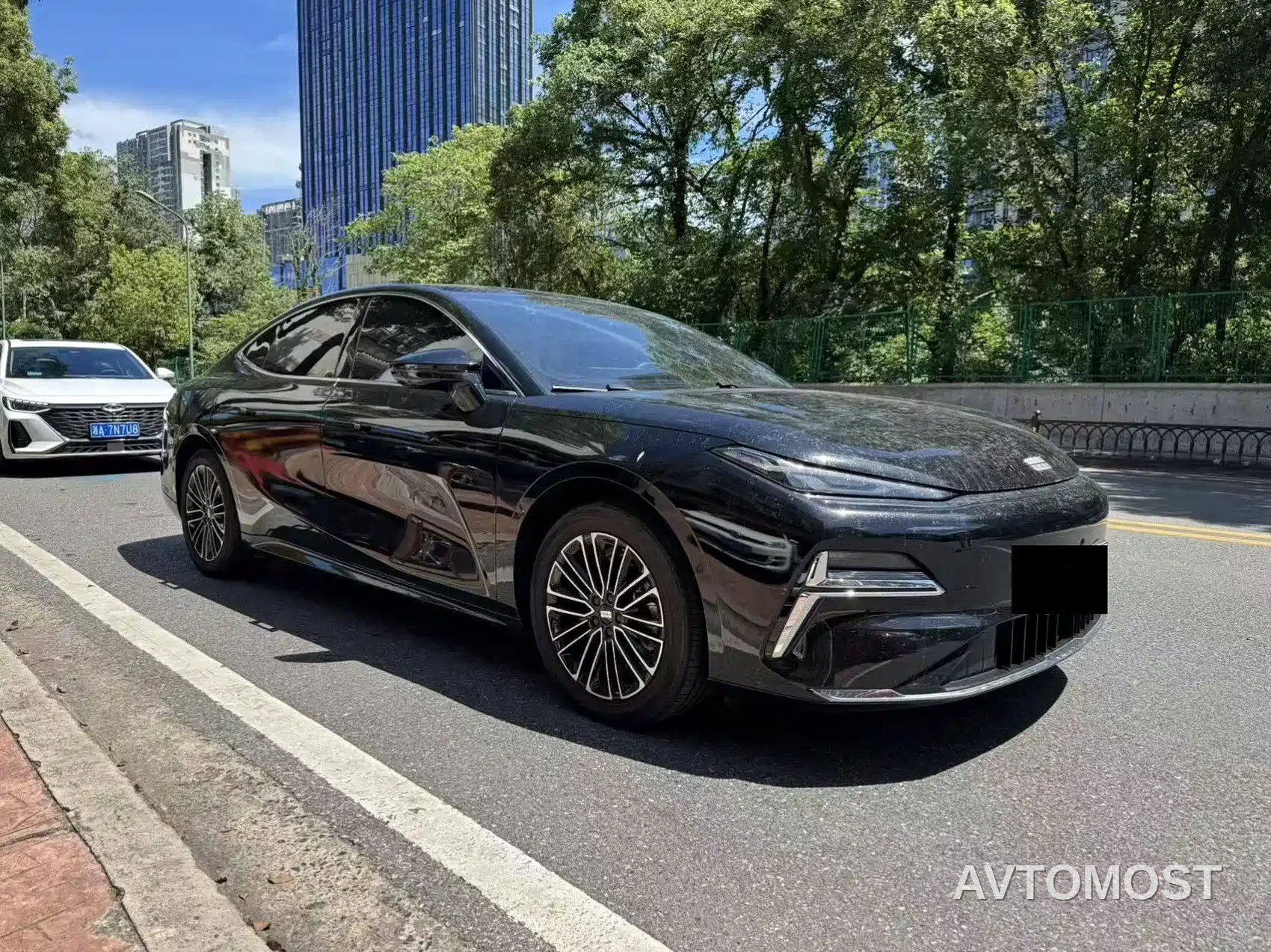 Geely Galaxy Xingyao 8 2025 130km EM-i Premium Edition — фото 3