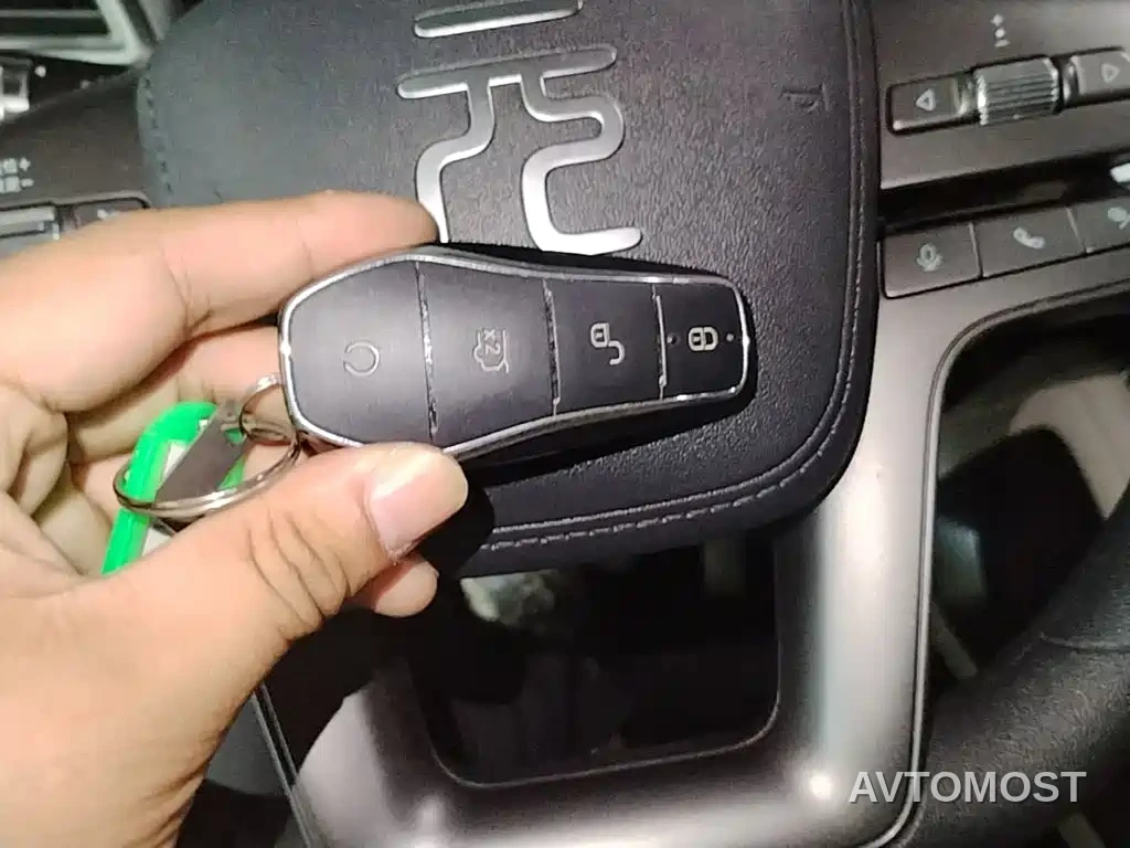 BYD Yuan UP 2025 Model 301KM Navigator — фото 9