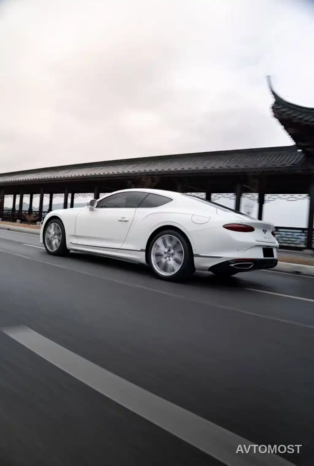 Bentley Continental Plug-in Hybrid 2026 GT Base Model — фото 5