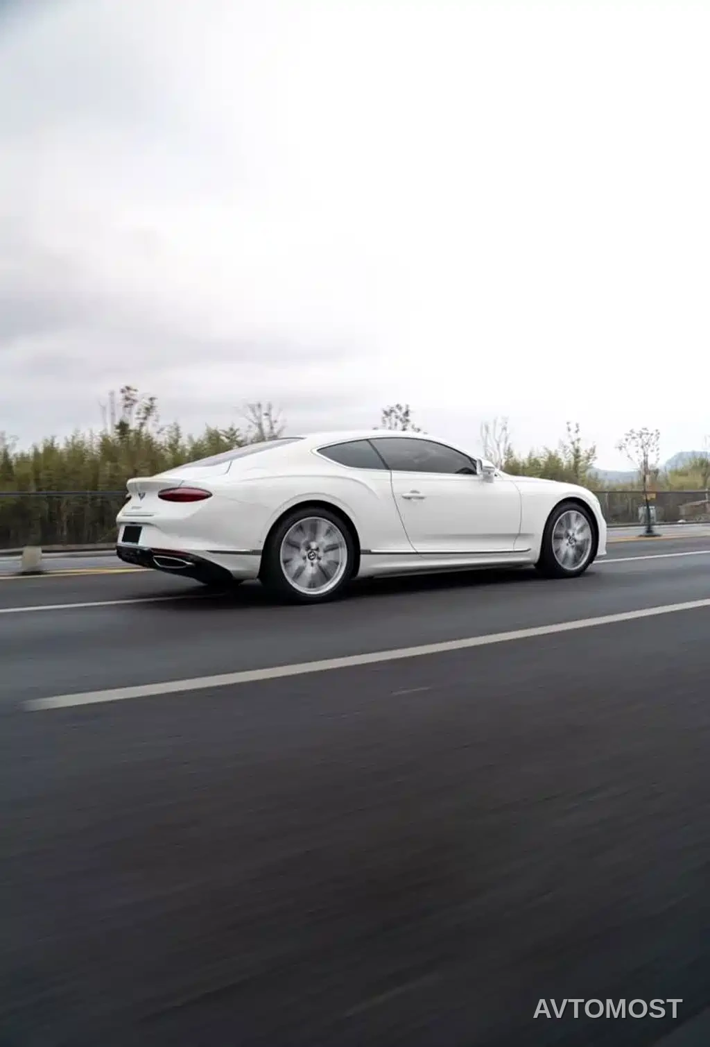 Bentley Continental Plug-in Hybrid 2026 GT Base Model — фото 6