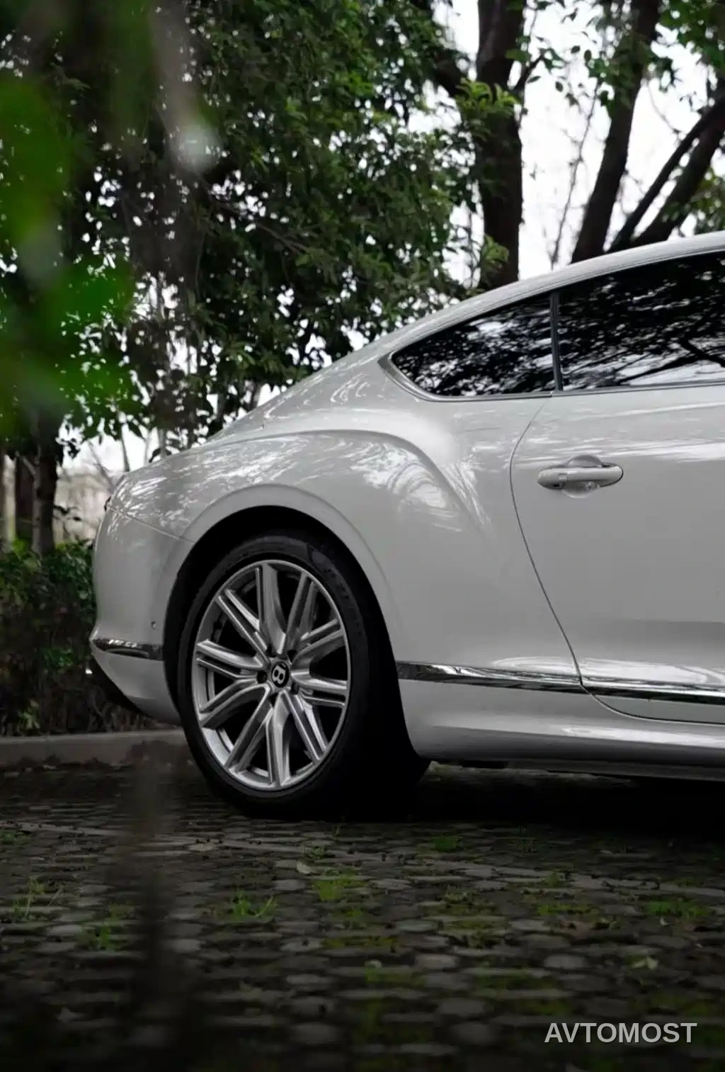 Bentley Continental Plug-in Hybrid 2026 GT Base Model — фото 7