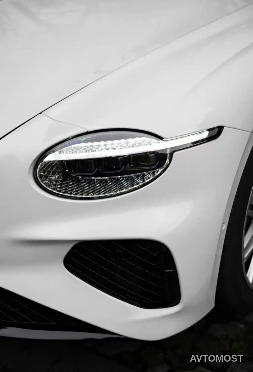 Bentley Continental Plug-in Hybrid 2026 GT Base Model — фото 8
