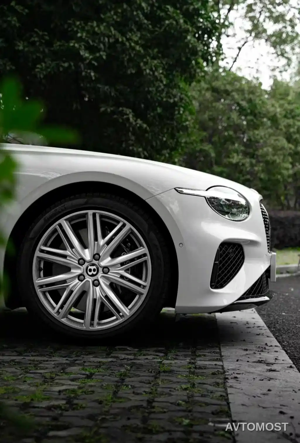Bentley Continental Plug-in Hybrid 2026 GT Base Model — фото 9