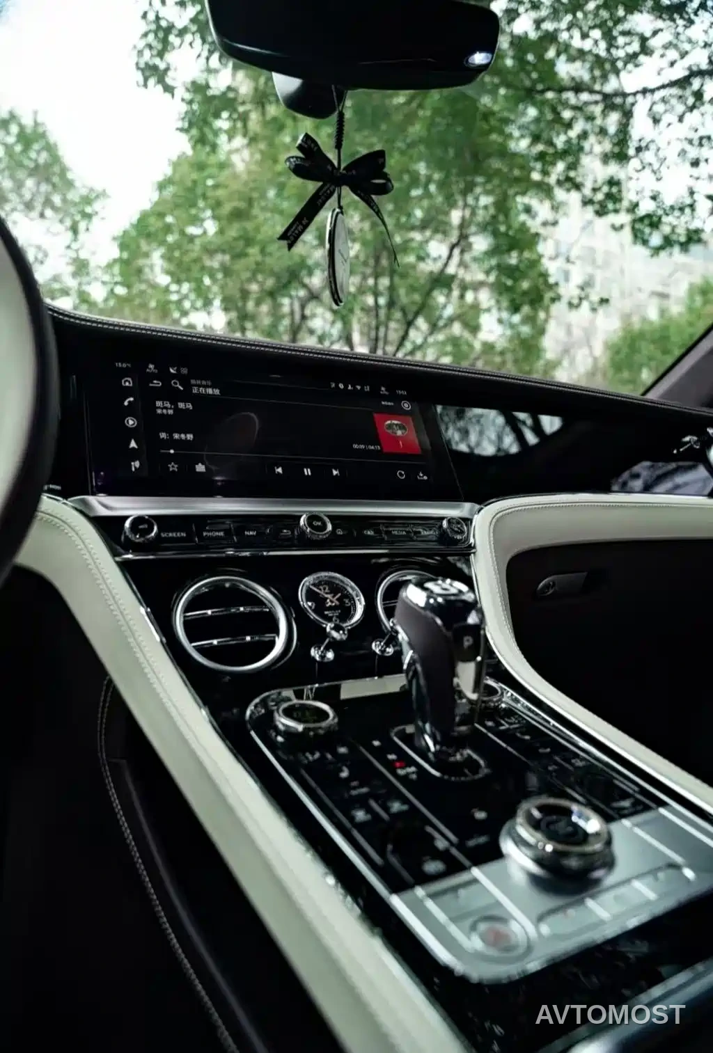 Bentley Continental Plug-in Hybrid 2026 GT Base Model — фото 11