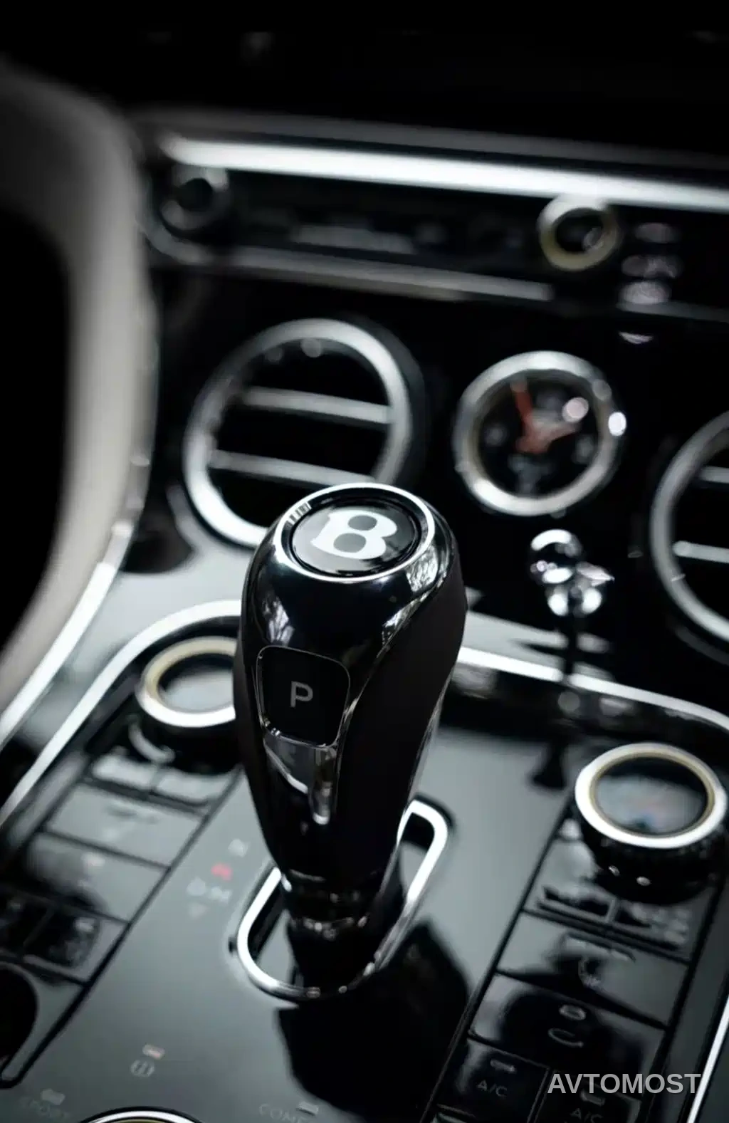 Bentley Continental Plug-in Hybrid 2026 GT Base Model — фото 16