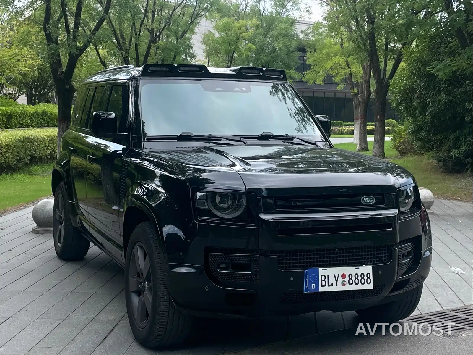 Land Rover Defender 2024 110 3.0T P400 X-DYNAMIC HSE — фото 1