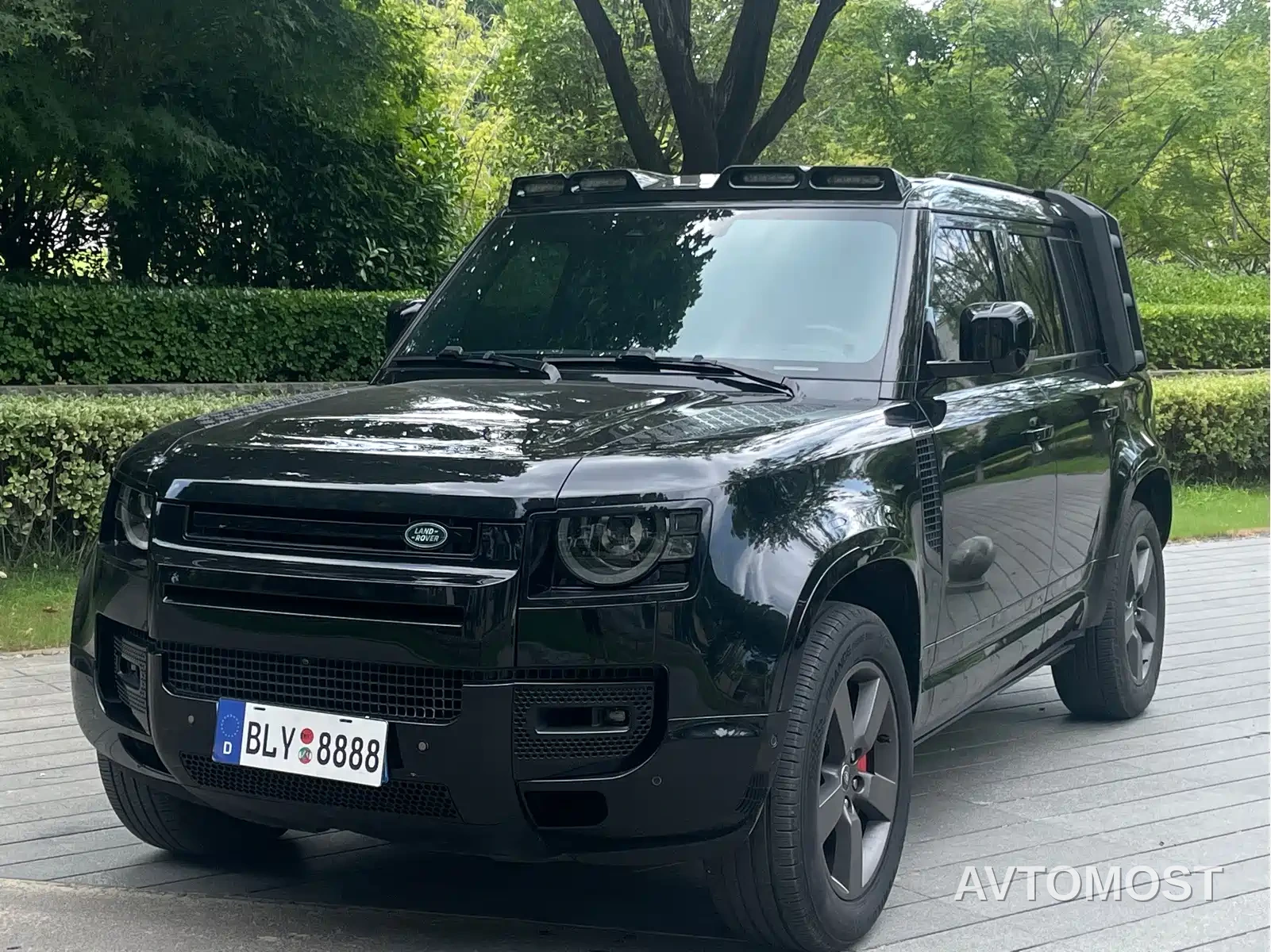 Land Rover Defender 2024 110 3.0T P400 X-DYNAMIC HSE — фото 3