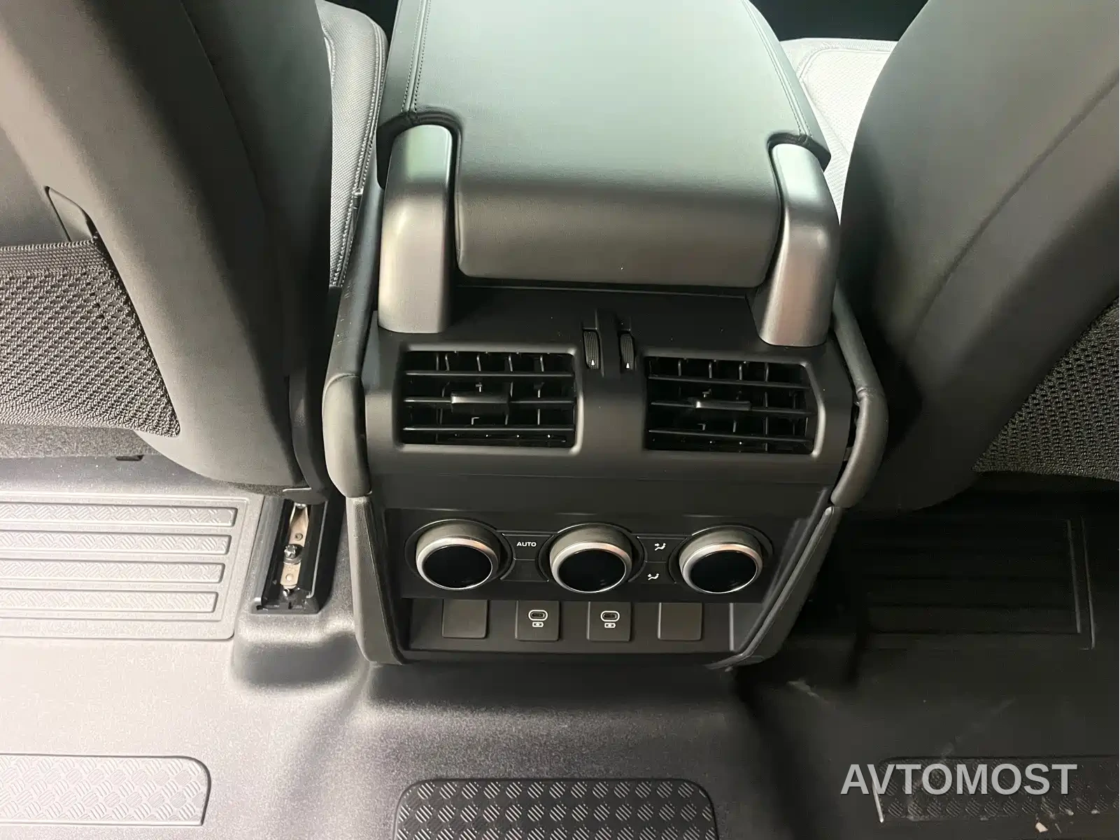 Land Rover Defender 2024 110 3.0T P400 X-DYNAMIC HSE — фото 6