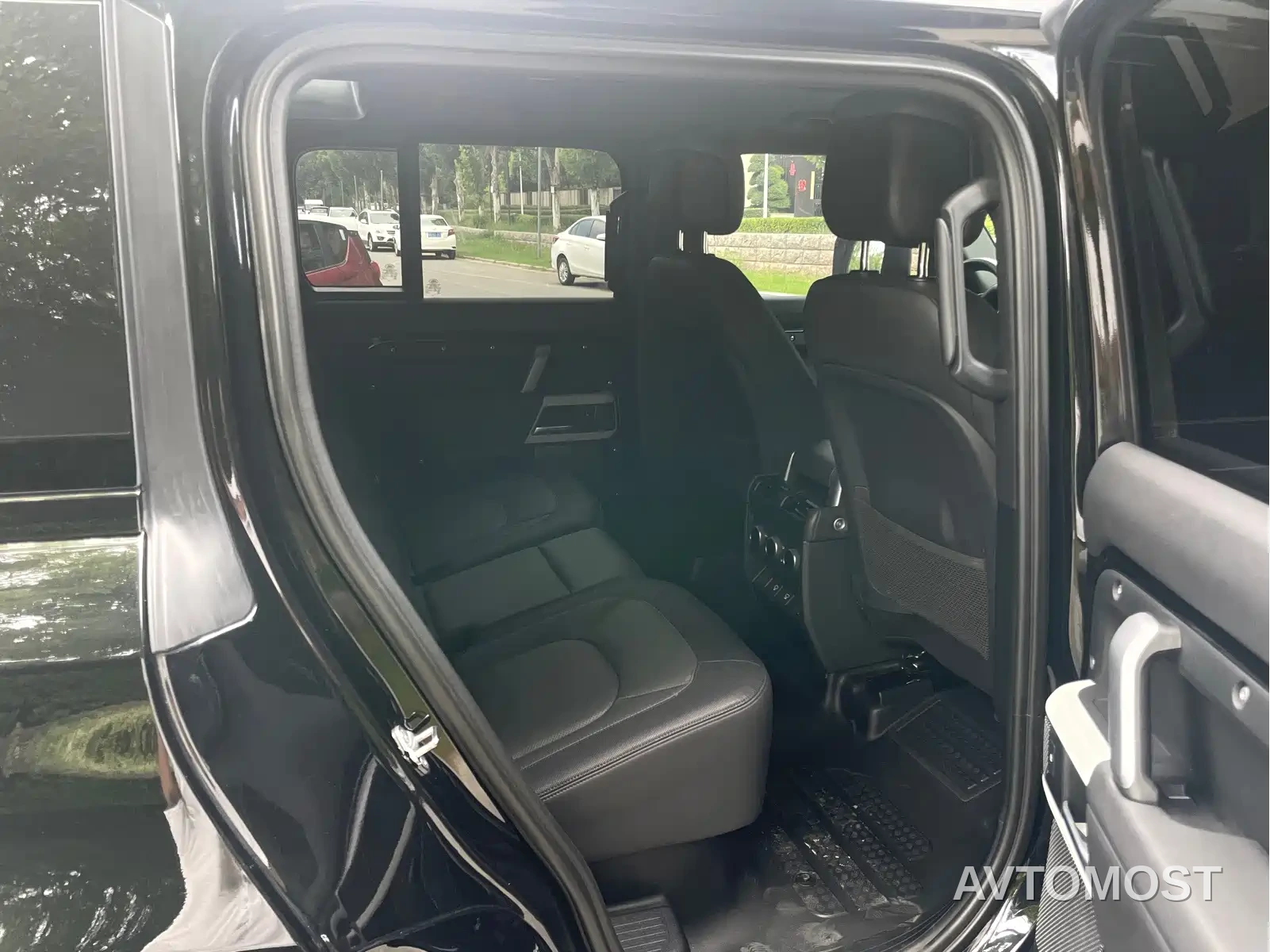 Land Rover Defender 2024 110 3.0T P400 X-DYNAMIC HSE — фото 7
