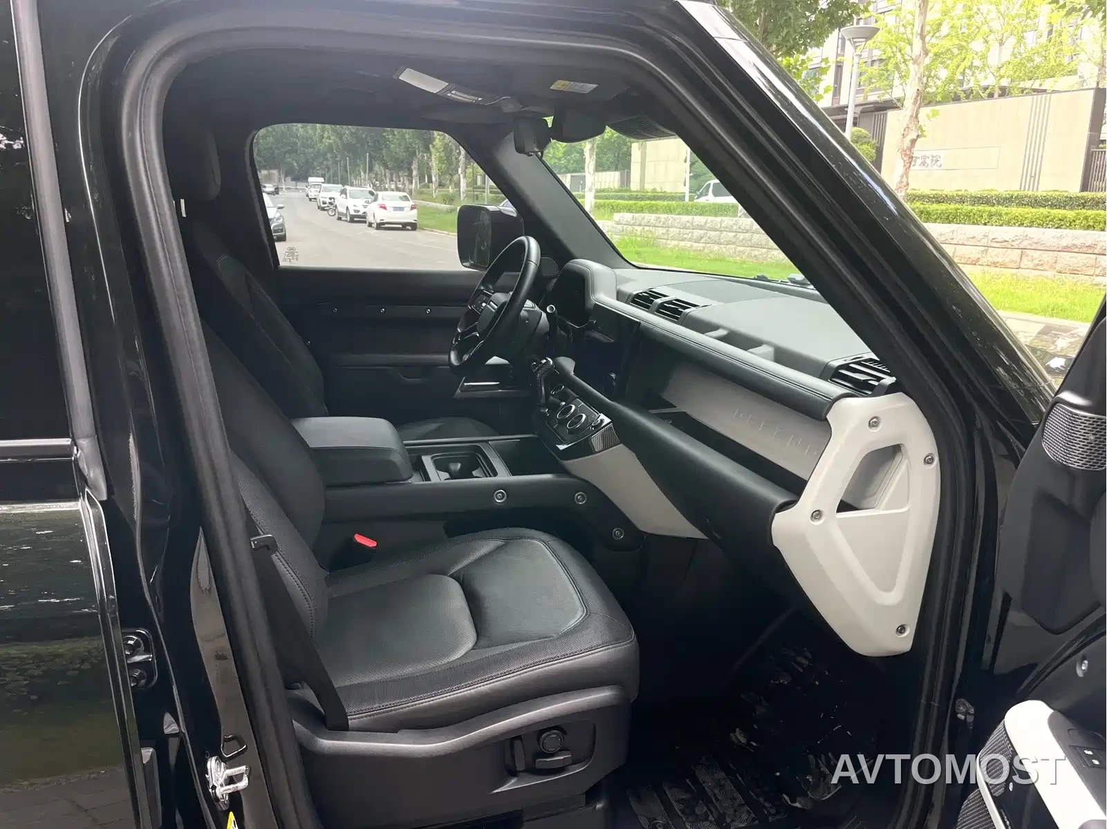 Land Rover Defender 2024 110 3.0T P400 X-DYNAMIC HSE — фото 8