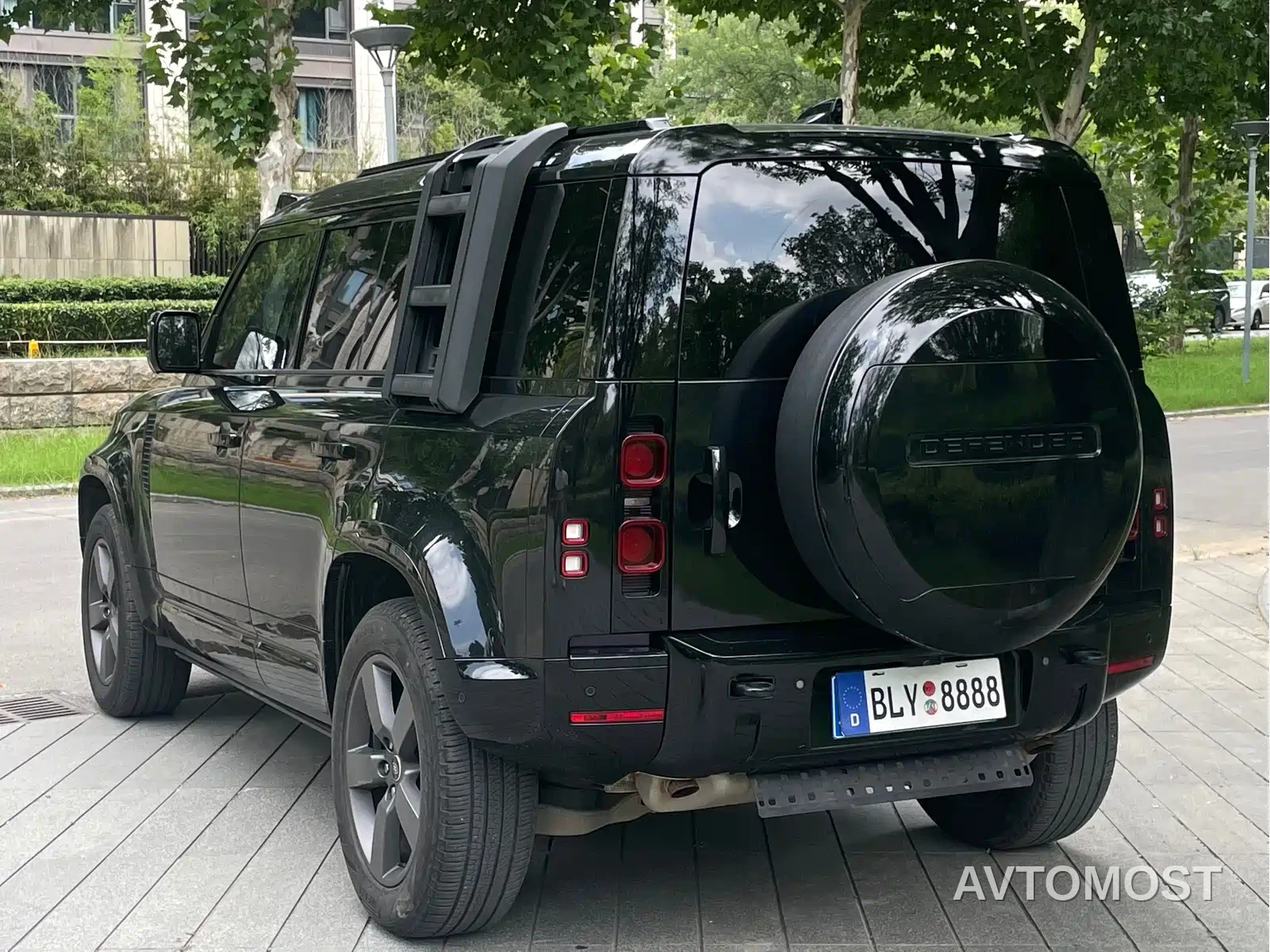 Land Rover Defender 2024 110 3.0T P400 X-DYNAMIC HSE — фото 9