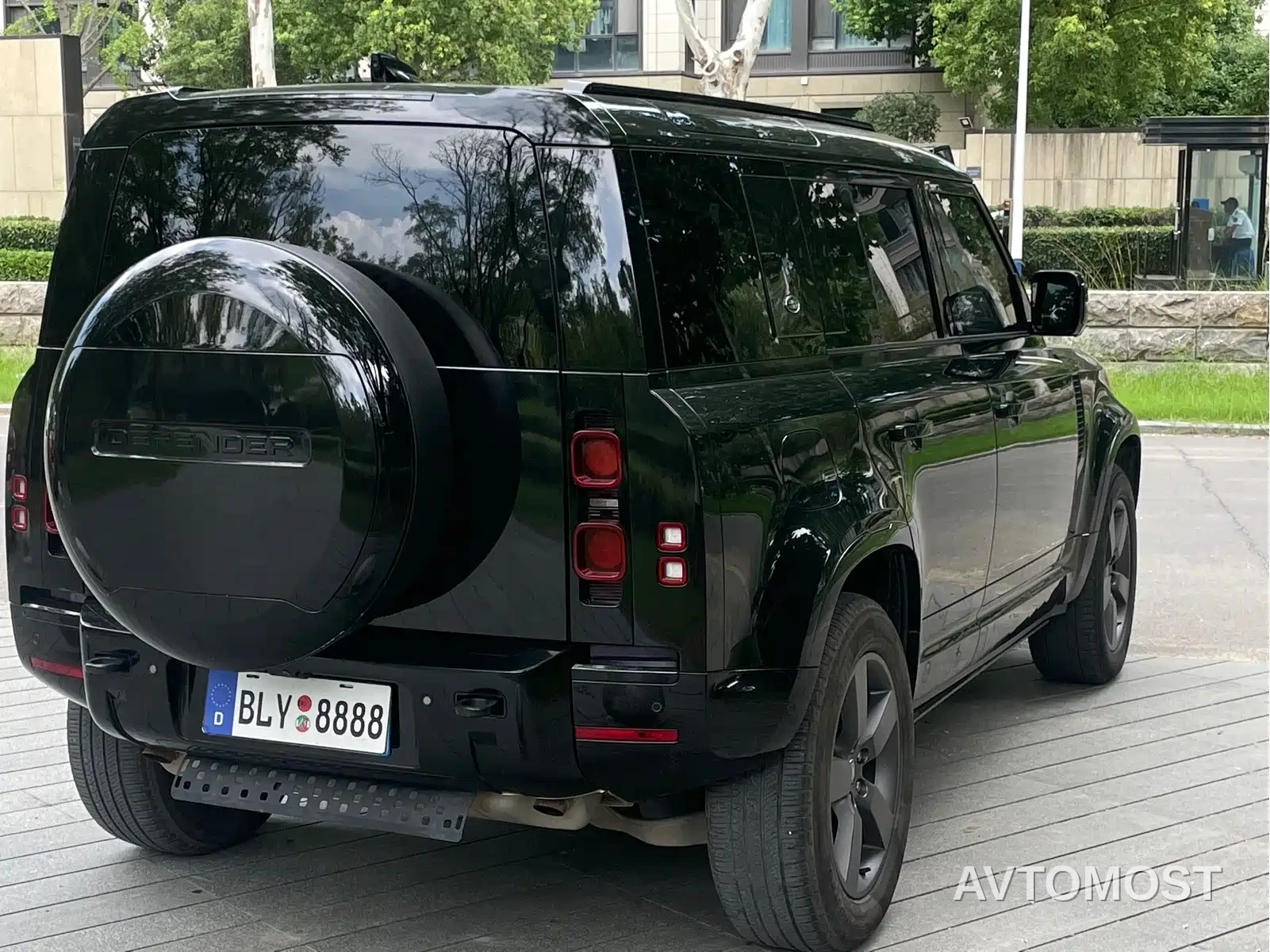 Land Rover Defender 2024 110 3.0T P400 X-DYNAMIC HSE — фото 11