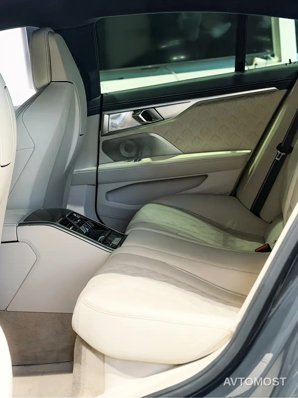BMW M8 2023 M8 4-Door Coupe Thunder Edition — фото 9