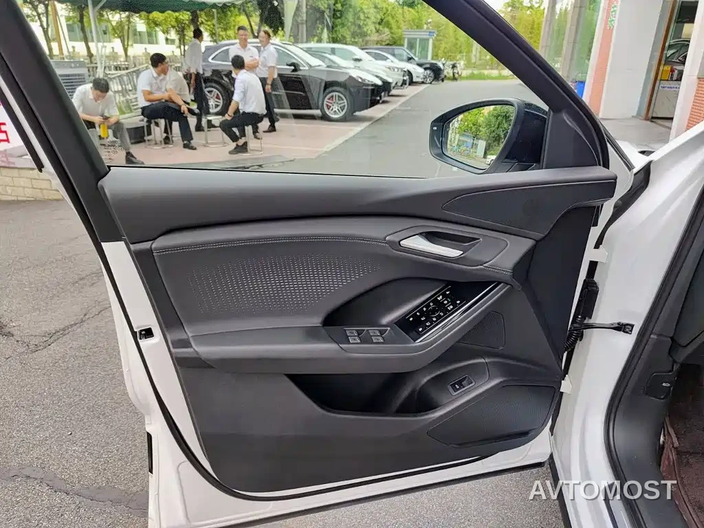 Audi Q6L e-tron 2025 Model Pioneer Edition — фото 6