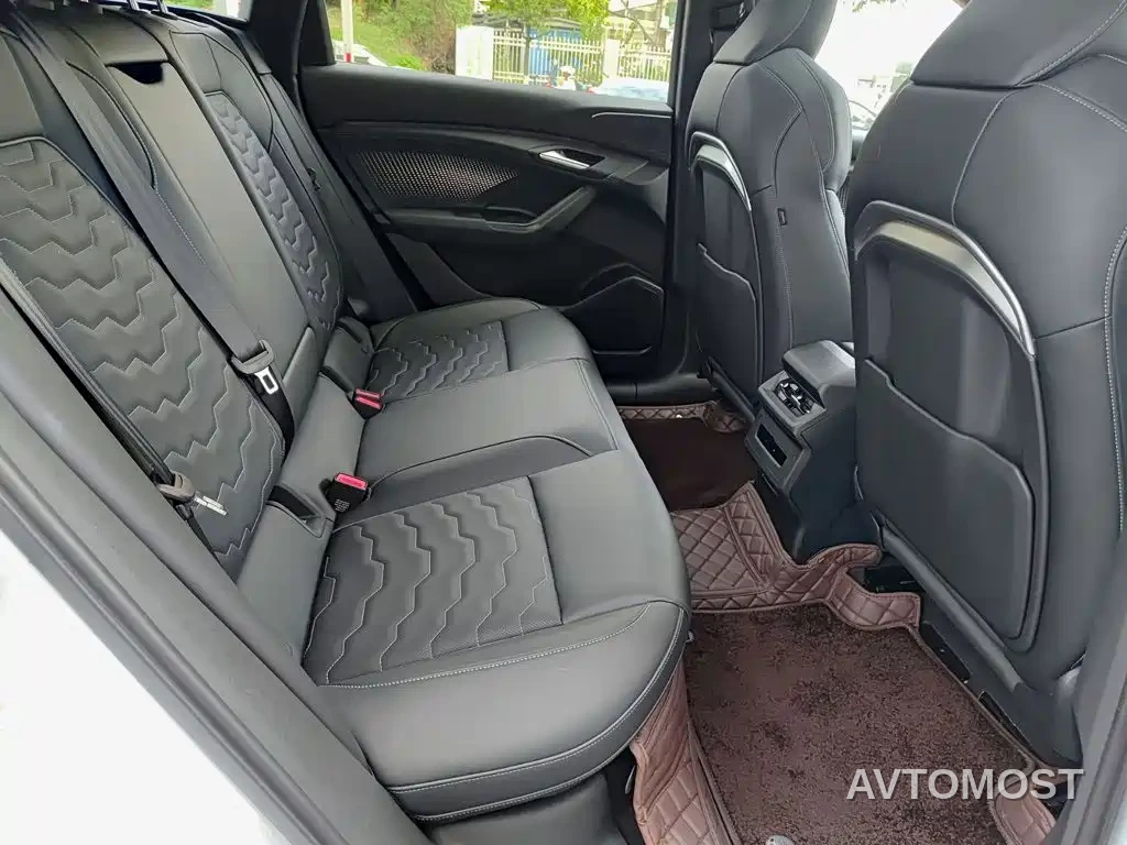 Audi Q6L e-tron 2025 Model Pioneer Edition — фото 10