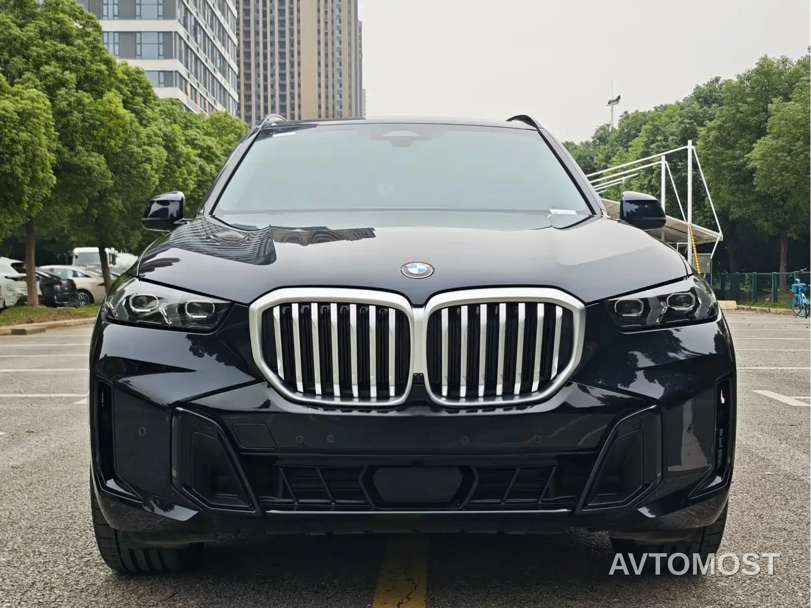 BMW X5 2023 xDrive 30Li Premium M Sport Black Night Package — фото 2