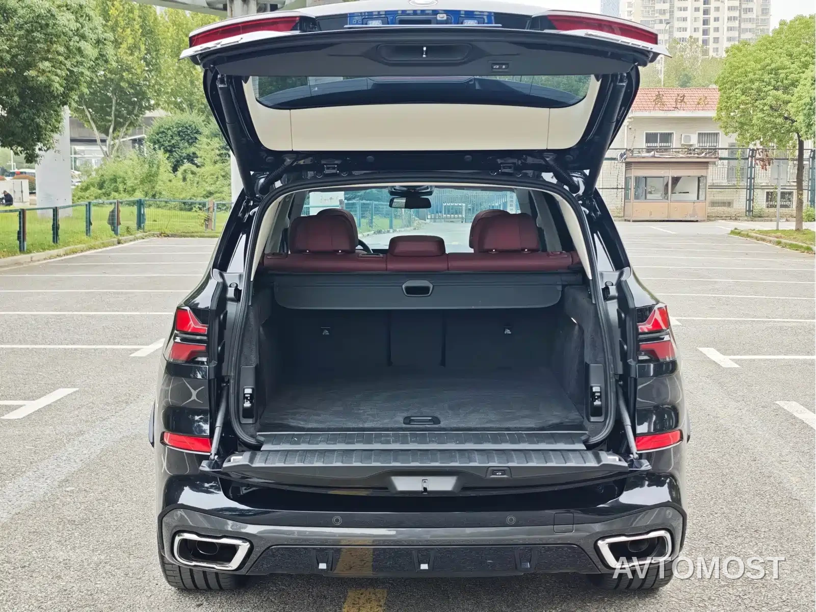 BMW X5 2023 xDrive 30Li Premium M Sport Black Night Package — фото 11