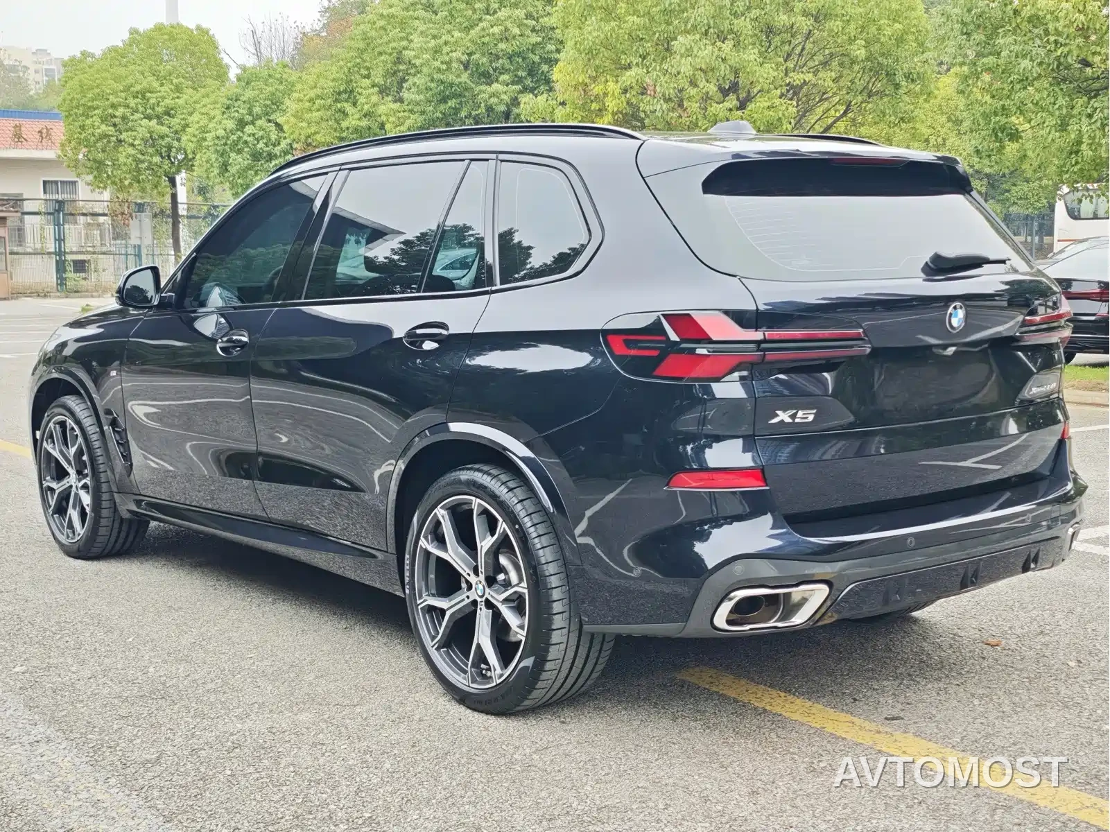 BMW X5 2023 xDrive 30Li Premium M Sport Black Night Package — фото 12