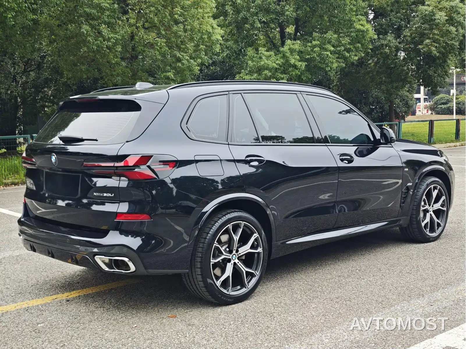 BMW X5 2023 xDrive 30Li Premium M Sport Black Night Package — фото 13