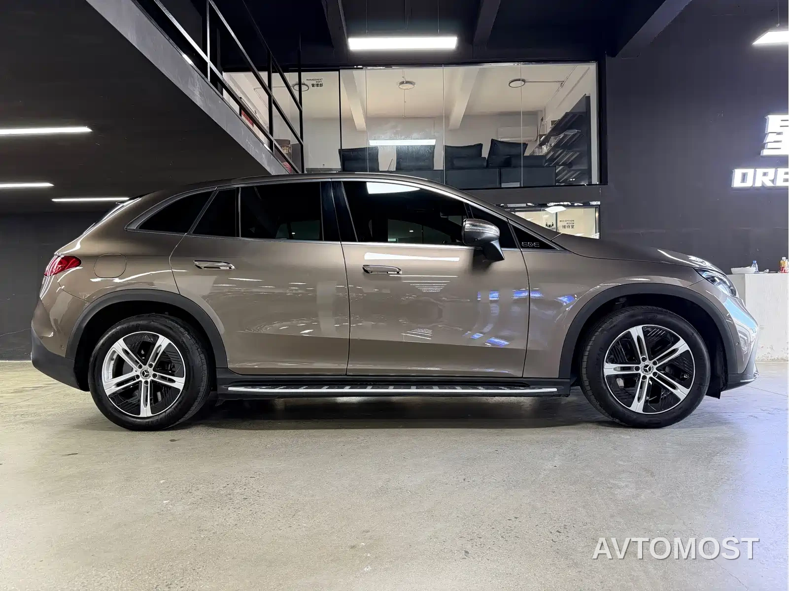 Mercedes-Benz EQE SUV 2023 350 4MATIC Pioneer Edition — фото 11