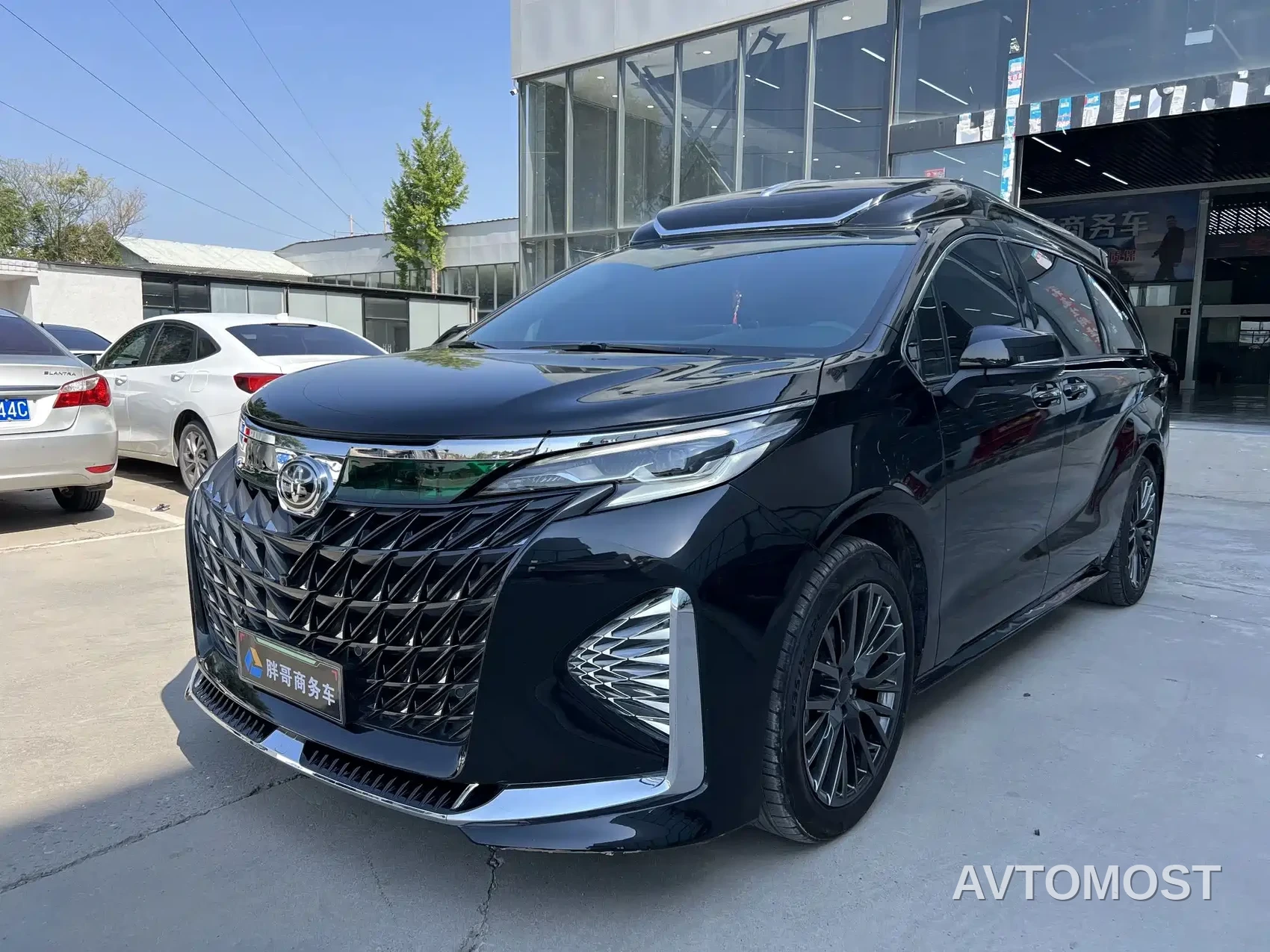 Huadong Business Van 2025 2.5L Hybrid High Roof Comfort — фото 1