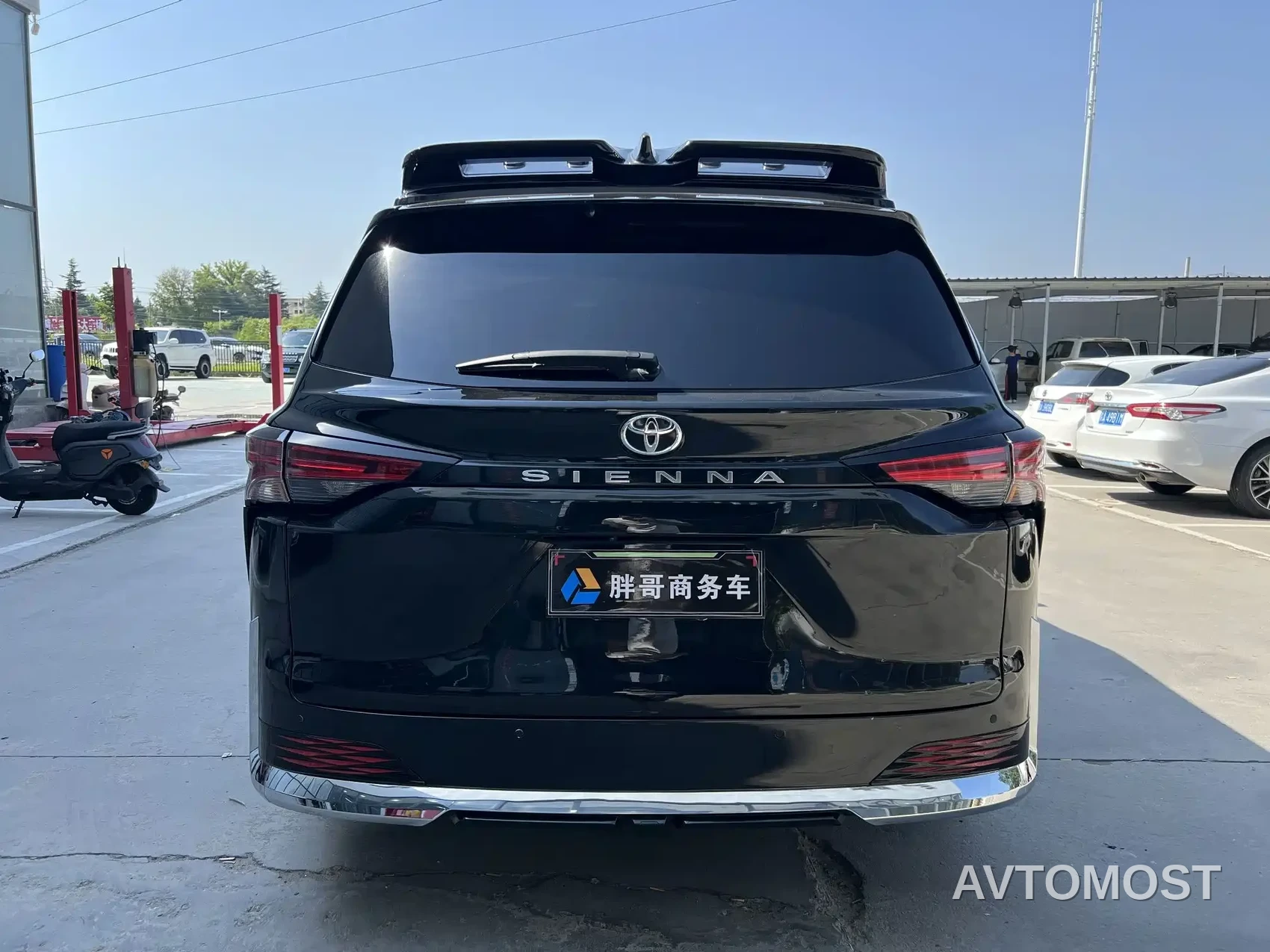 Huadong Business Van 2025 2.5L Hybrid High Roof Comfort — фото 12