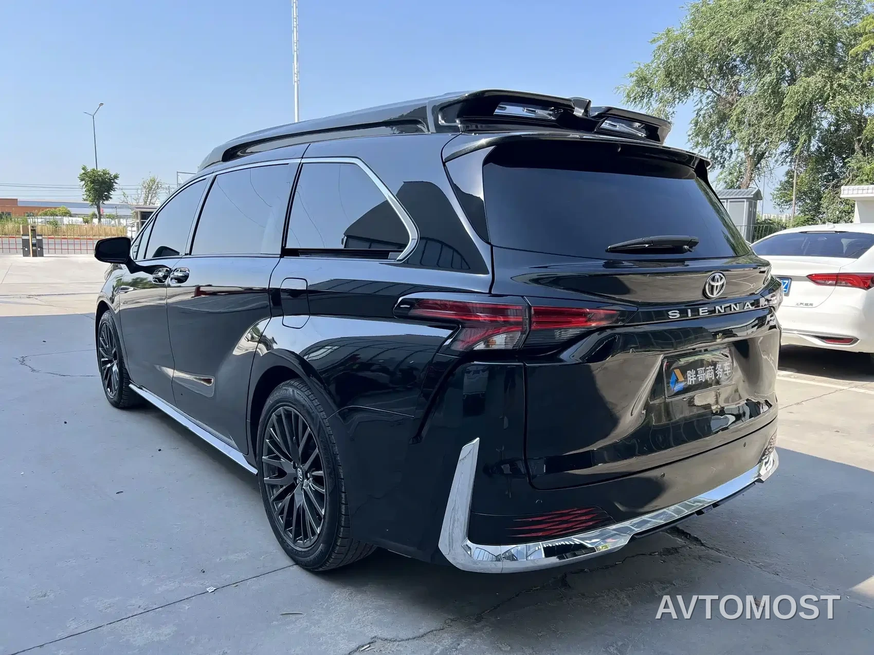 Huadong Business Van 2025 2.5L Hybrid High Roof Comfort — фото 13