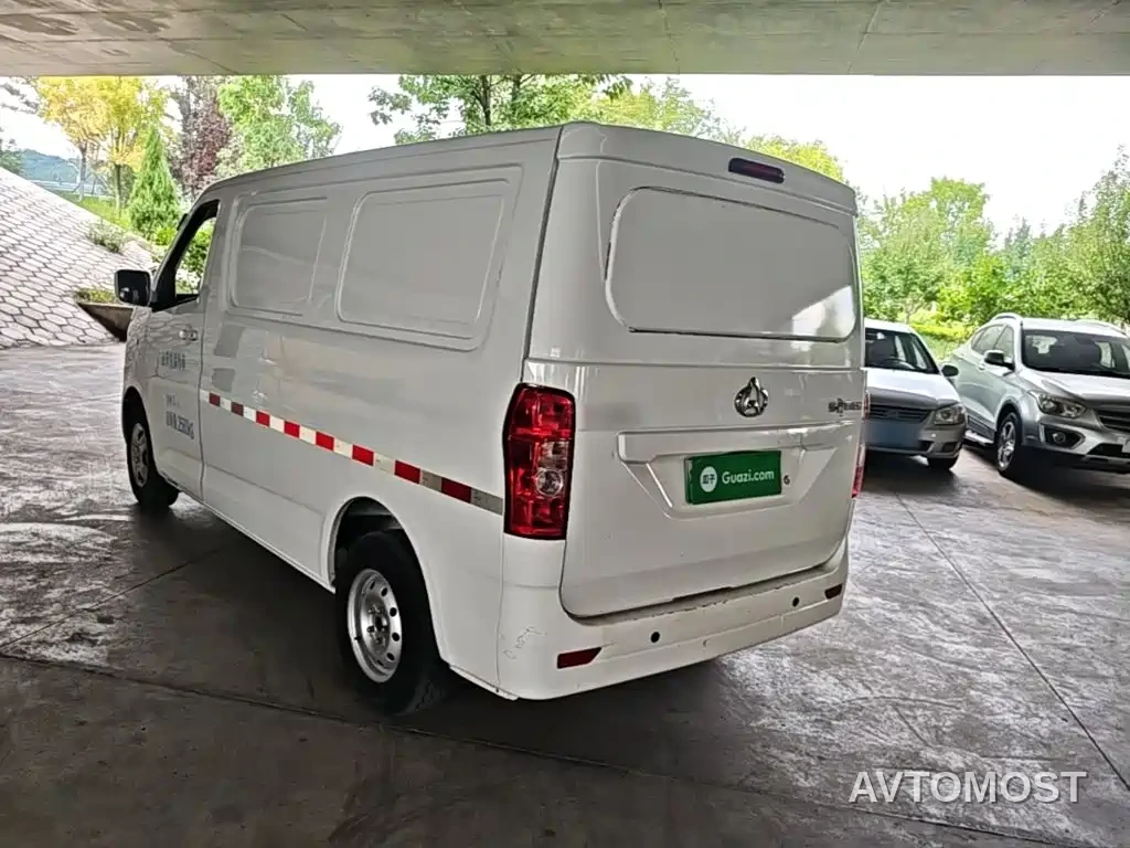 Changan Ruixing EM60 2022 Pure Electric Van 4498mm Length Flat Roof Tailgate 2-Seater 60kW 41.86kWh — фото 5