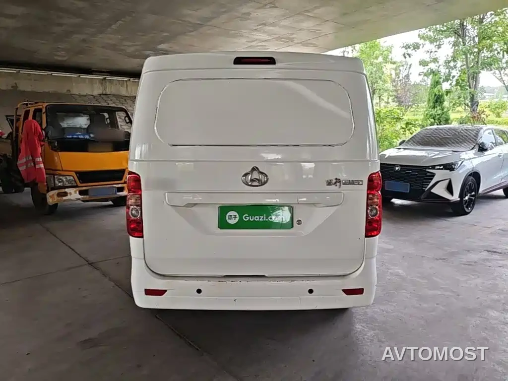 Changan Ruixing EM60 2022 Pure Electric Van 4498mm Length Flat Roof Tailgate 2-Seater 60kW 41.86kWh — фото 6