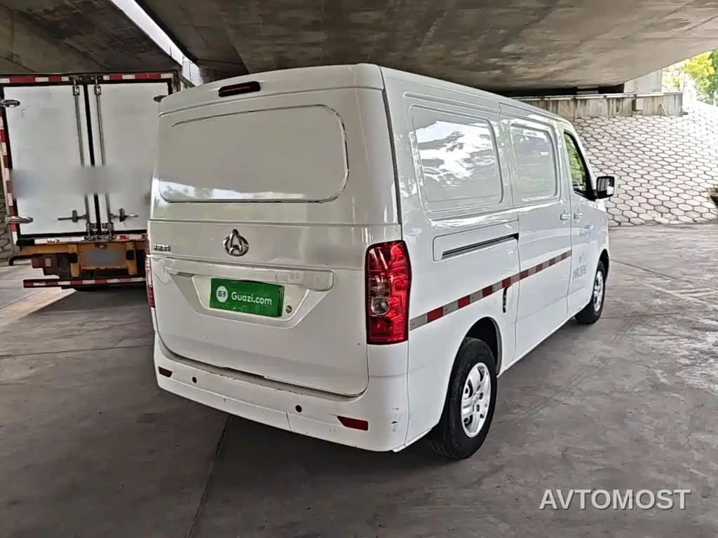 Changan Ruixing EM60 2022 Pure Electric Van 4498mm Length Flat Roof Tailgate 2-Seater 60kW 41.86kWh — фото 7