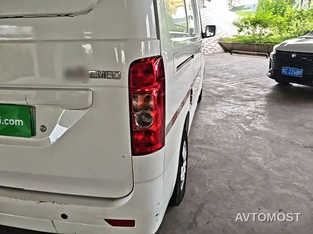 Changan Ruixing EM60 2022 Pure Electric Van 4498mm Length Flat Roof Tailgate 2-Seater 60kW 41.86kWh — фото 8