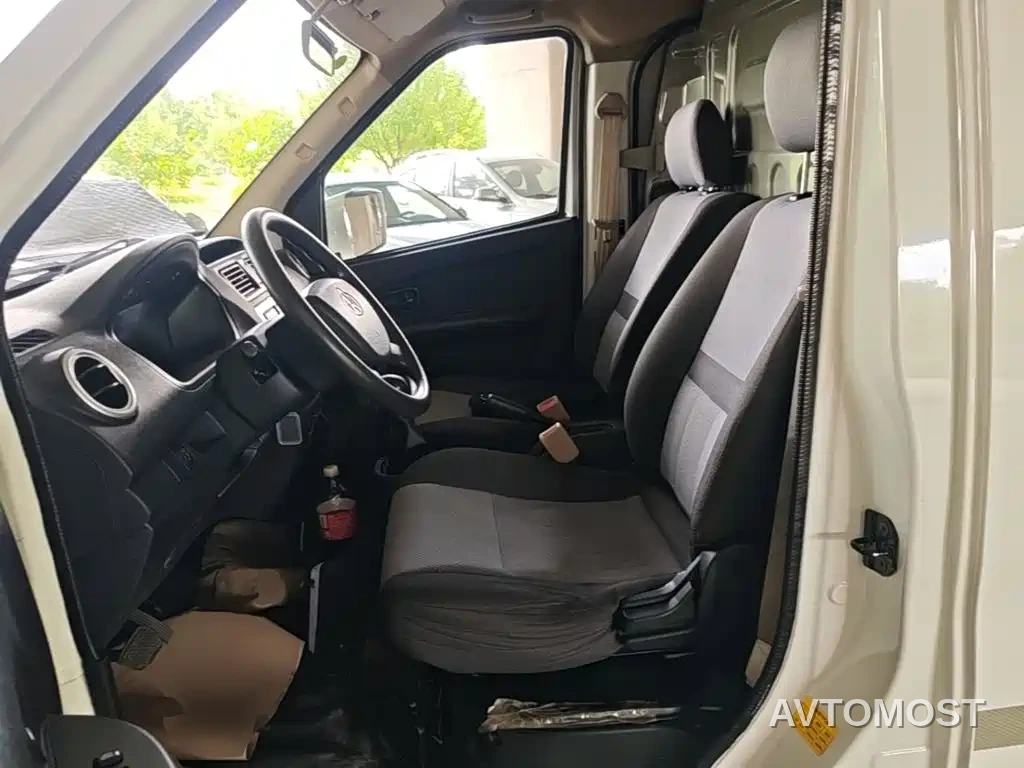 Changan Ruixing EM60 2022 Pure Electric Van 4498mm Length Flat Roof Tailgate 2-Seater 60kW 41.86kWh — фото 14