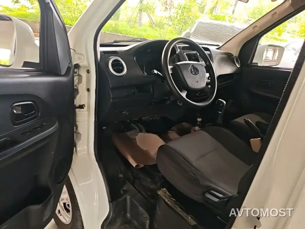 Changan Ruixing EM60 2022 Pure Electric Van 4498mm Length Flat Roof Tailgate 2-Seater 60kW 41.86kWh — фото 15