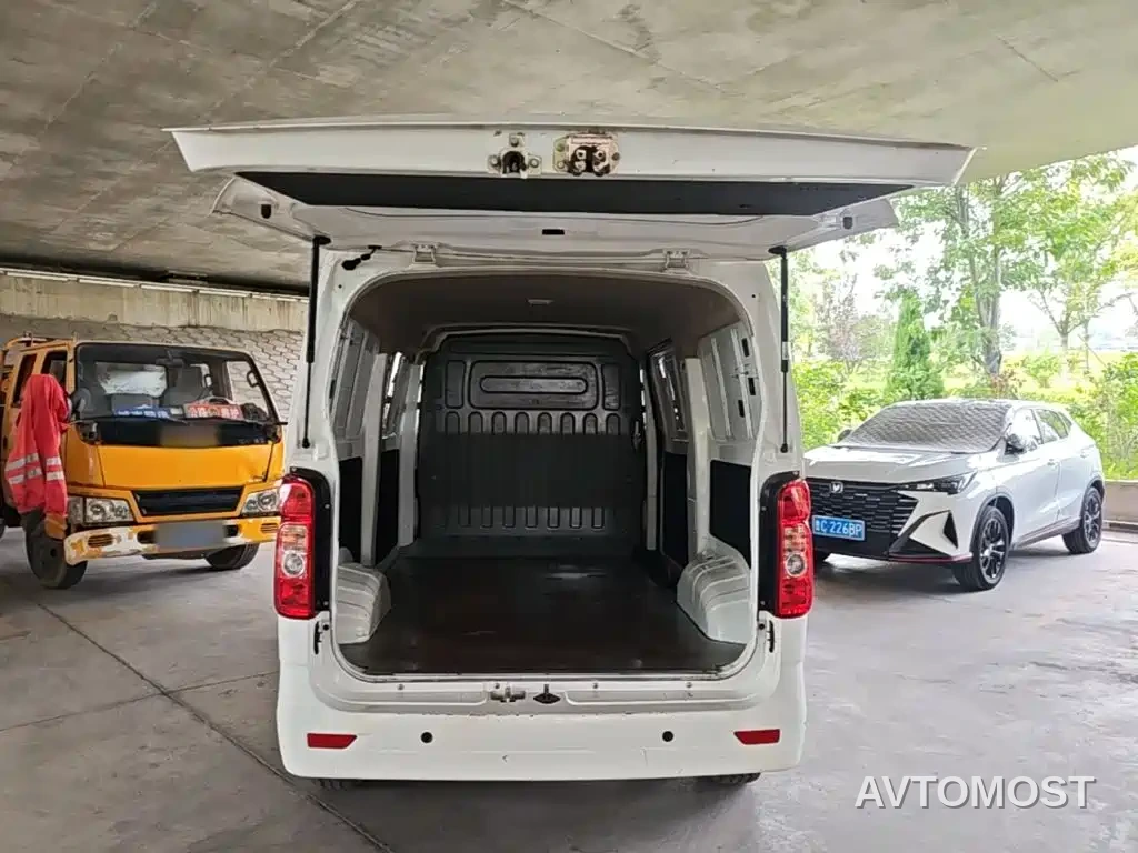 Changan Ruixing EM60 2022 Pure Electric Van 4498mm Length Flat Roof Tailgate 2-Seater 60kW 41.86kWh — фото 18
