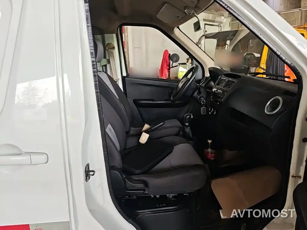 Changan Ruixing EM60 2022 Pure Electric Van 4498mm Length Flat Roof Tailgate 2-Seater 60kW 41.86kWh — фото 24