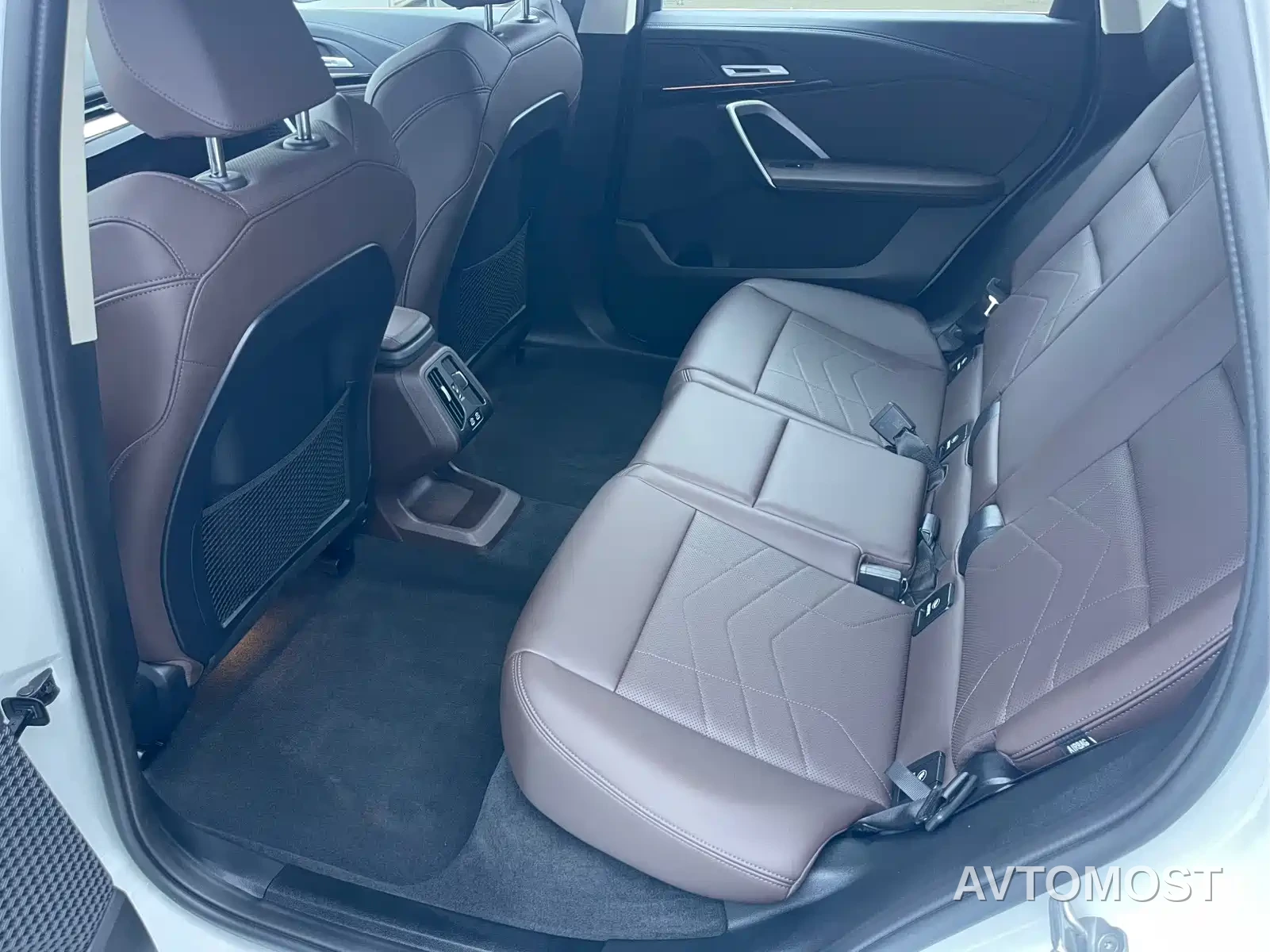 BMW iX1 2023 eDrive25L X Design Package — фото 9