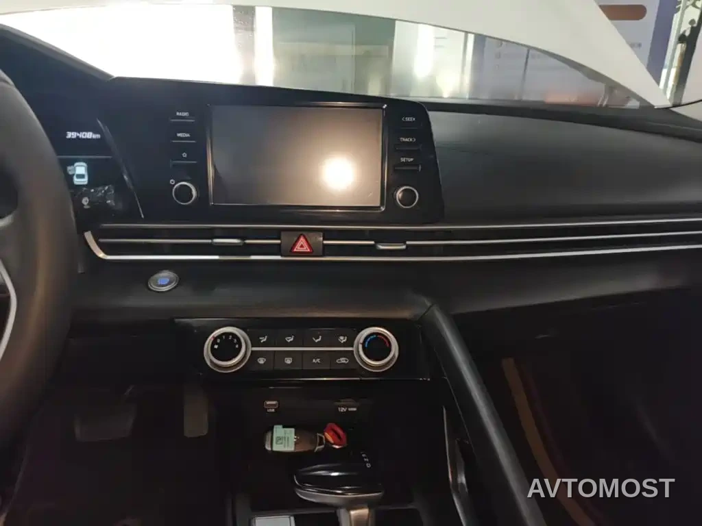 Hyundai Elantra 2022 1.5L CVT GLX Elite Edition — фото 13