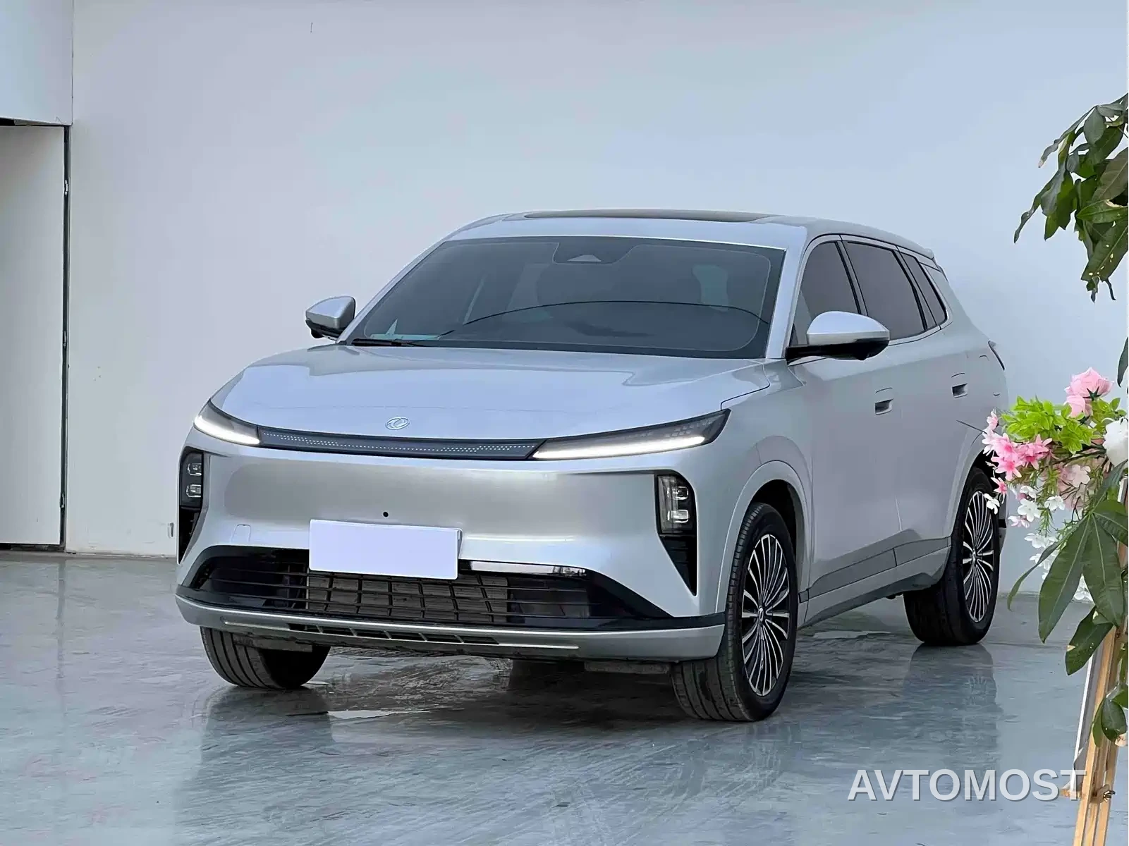 Dongfeng Aeolus L8 2025 Plug-in Hybrid — фото 1