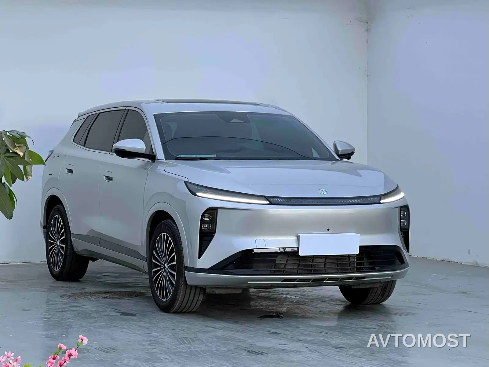 Dongfeng Aeolus L8 2025 Plug-in Hybrid — фото 3