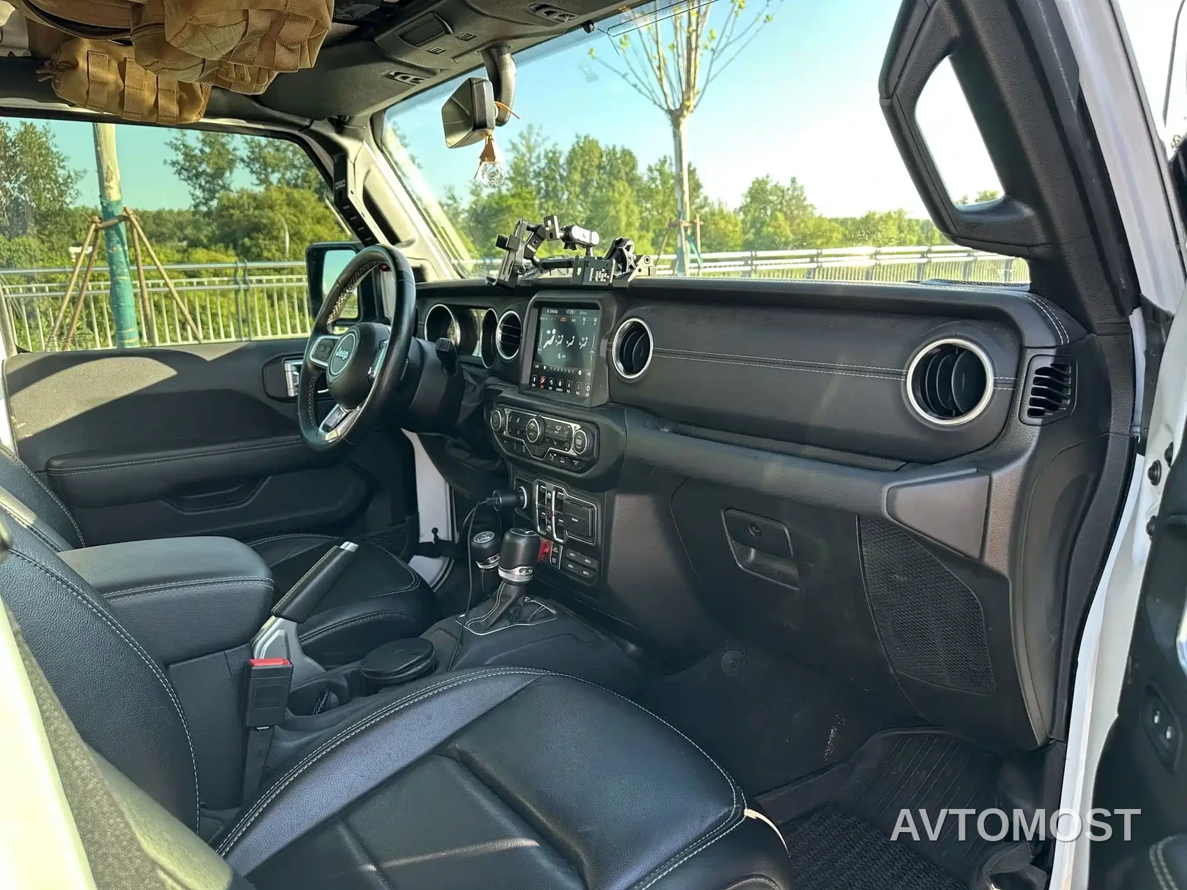 Jeep Gladiator 2022 3.6L Pioneer Edition — фото 8