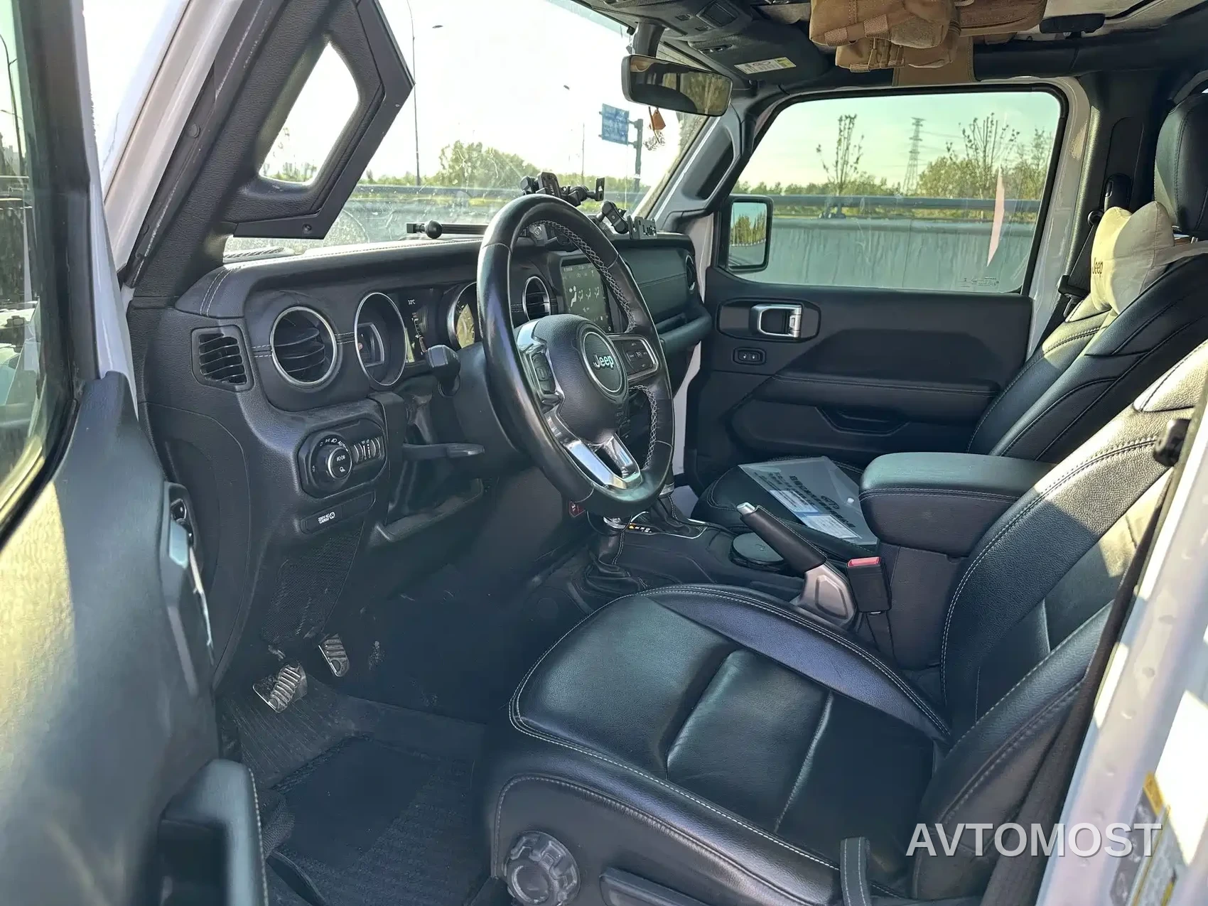 Jeep Gladiator 2022 3.6L Pioneer Edition — фото 9