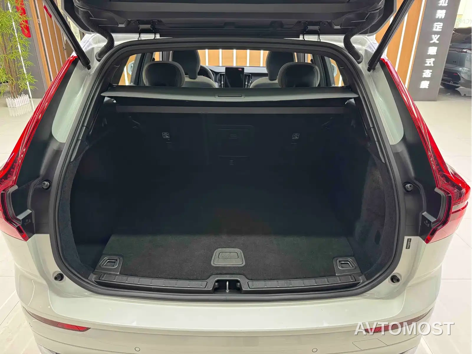Volvo XC60 2026 Model B5 AWD Smart Elite Luxury — фото 9