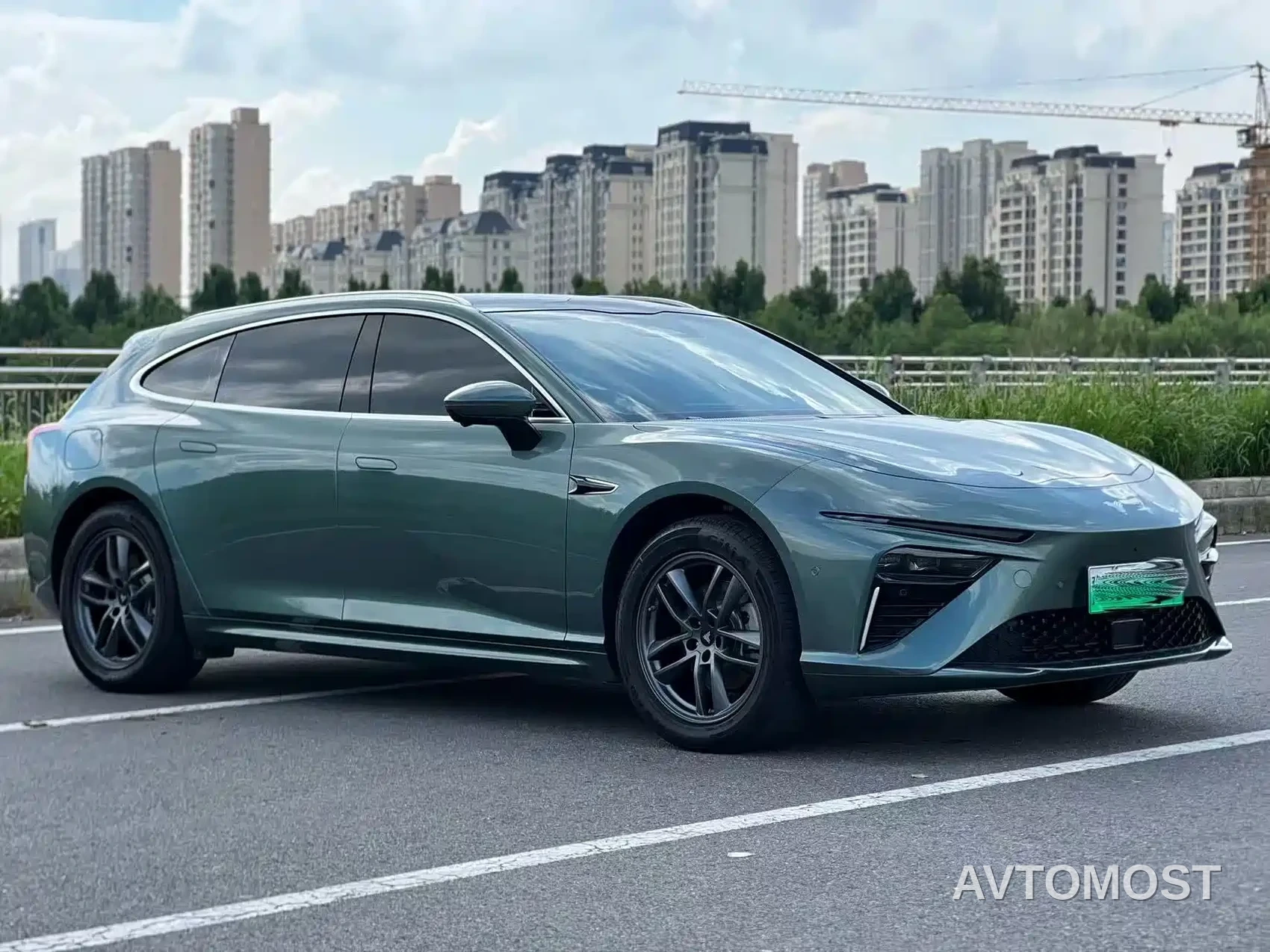 Nezha S Shooting Brake 2024 Model Range Extender 300 Standard — фото 3