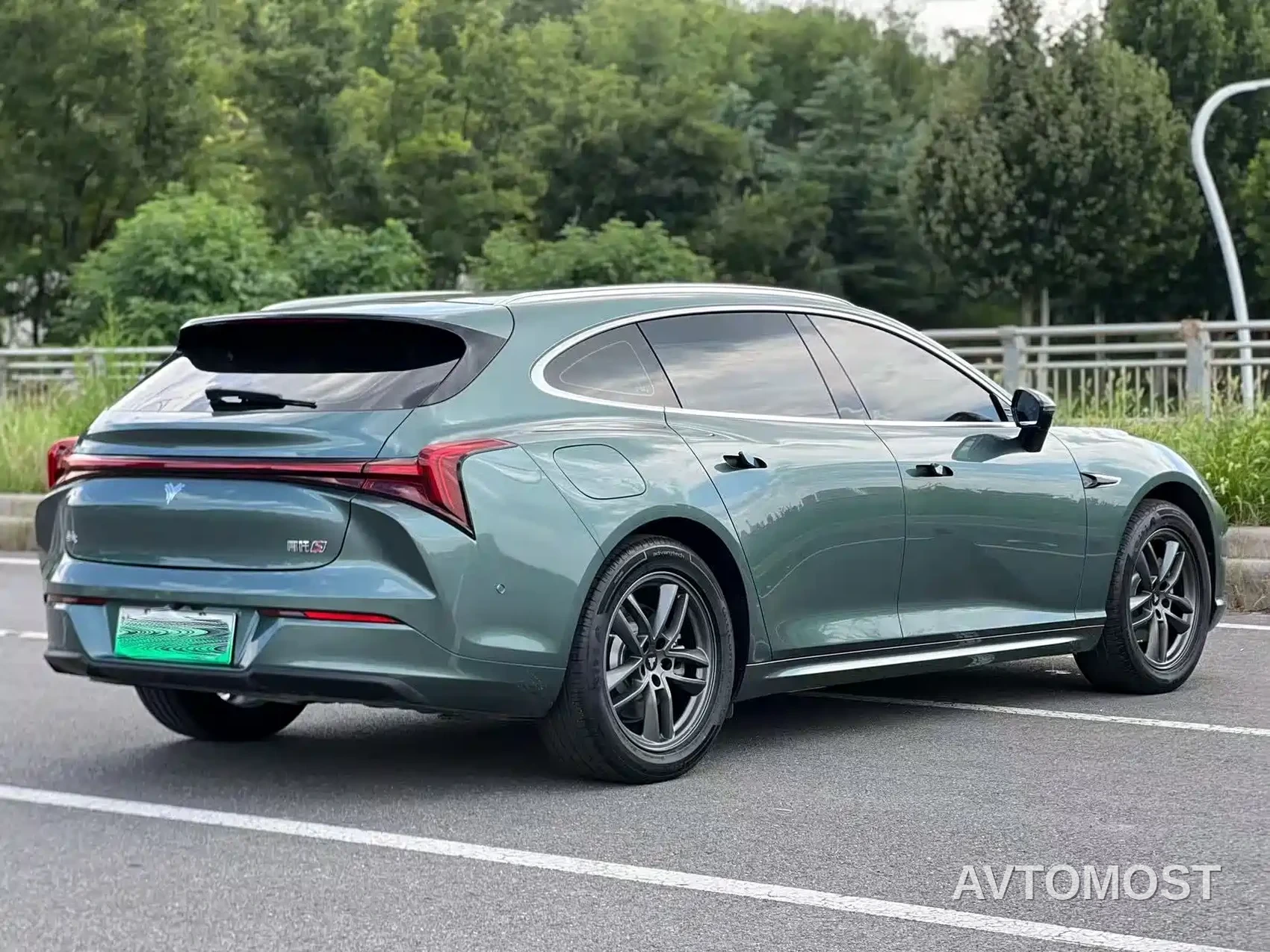 Nezha S Shooting Brake 2024 Model Range Extender 300 Standard — фото 7