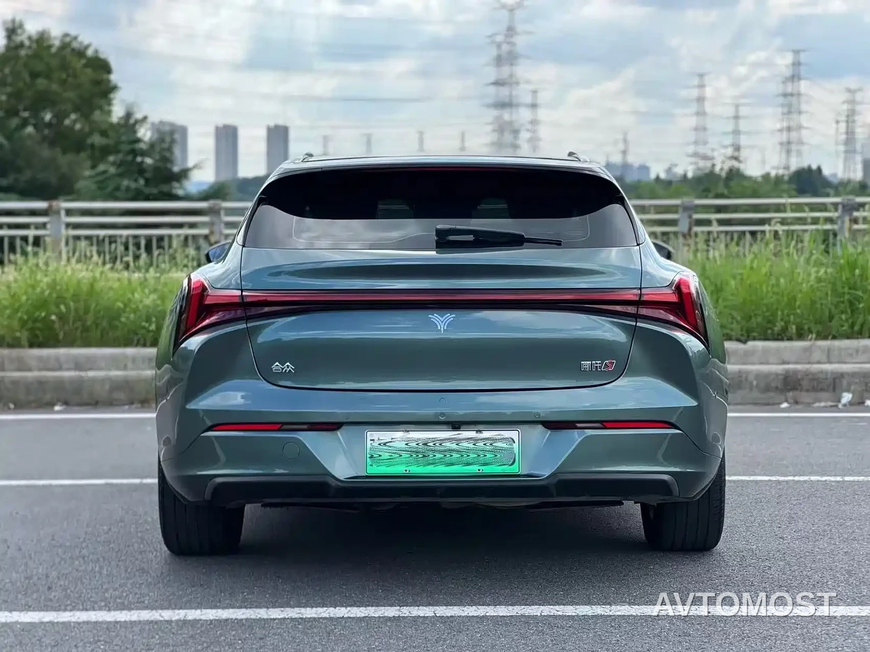 Nezha S Shooting Brake 2024 Model Range Extender 300 Standard — фото 8