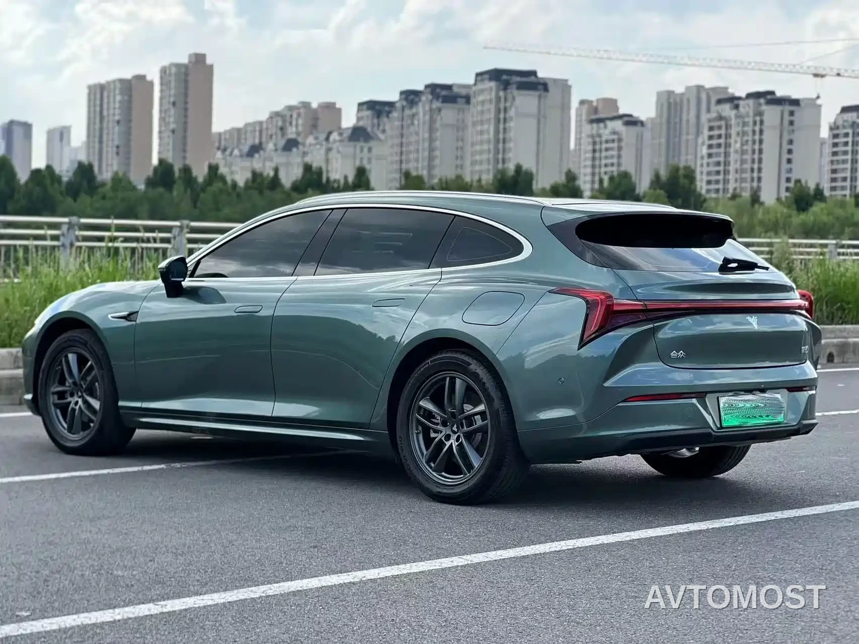 Nezha S Shooting Brake 2024 Model Range Extender 300 Standard — фото 9