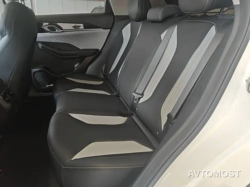 Geely Binyue 2022 Binyue COOL 1.5TD DCT Hot Power Edition — фото 13