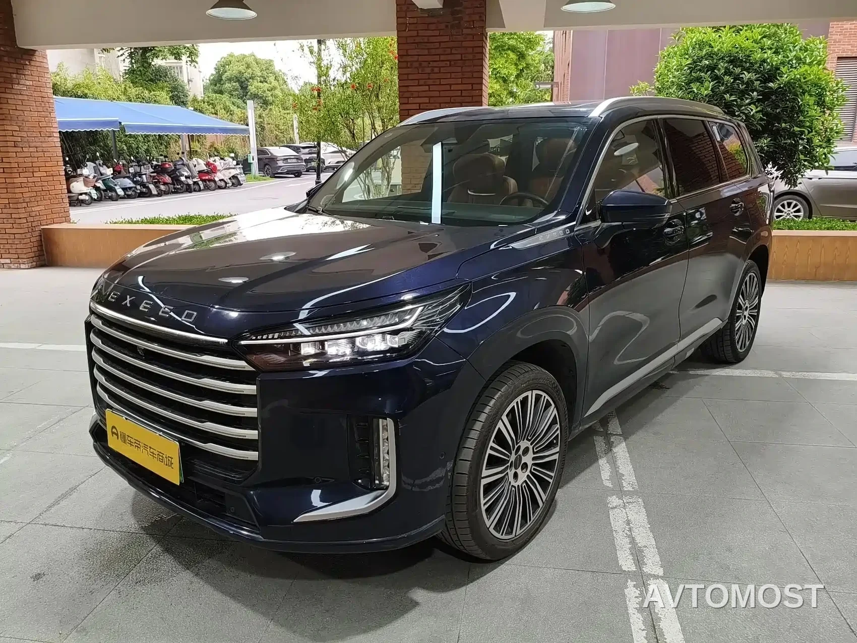 Exeed Landmark C-DM 2025 180 Ultra Long Range Max AWD 6-Seater — фото 1